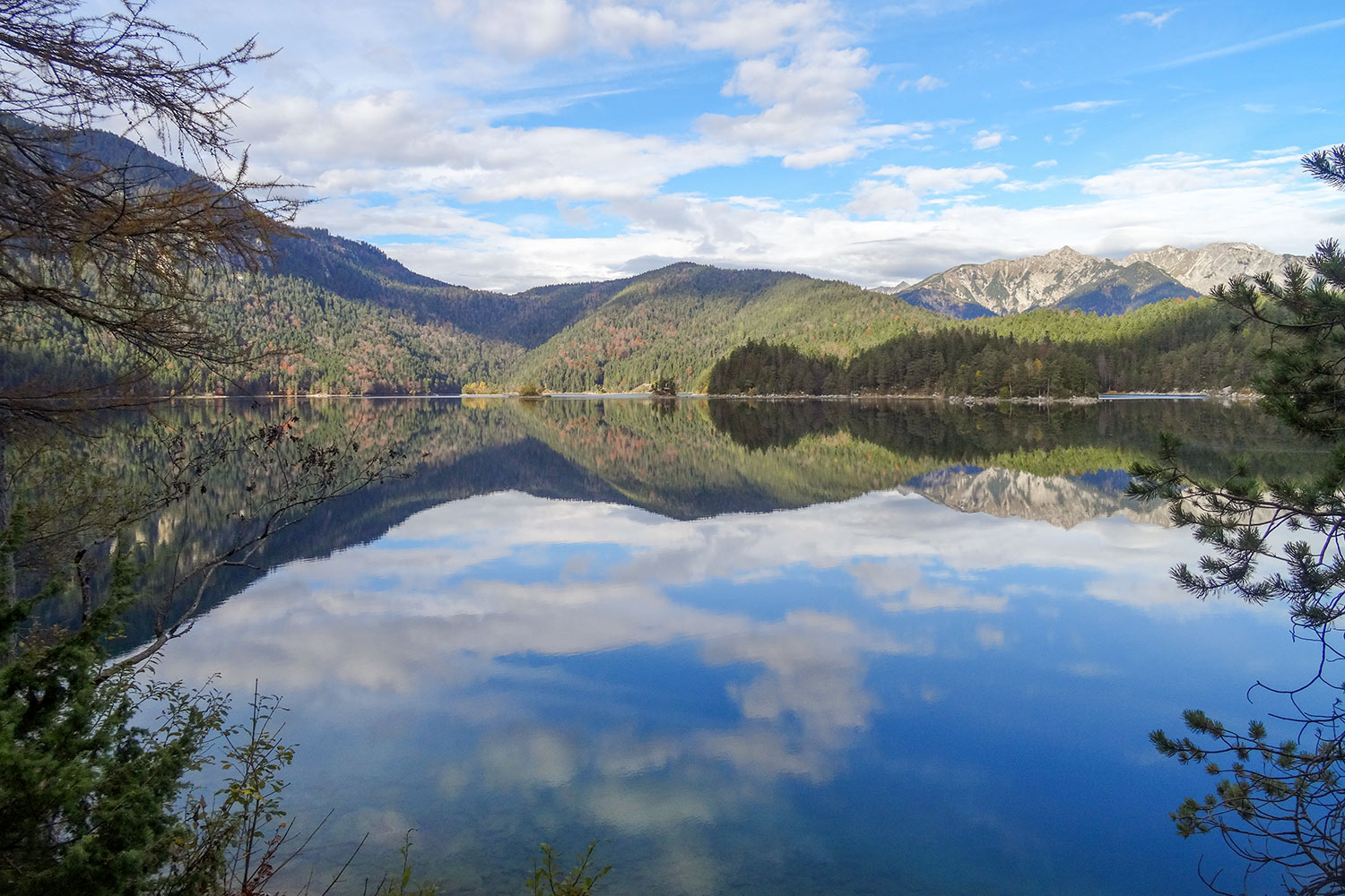 Eibsee am Fuße der Zugspitze