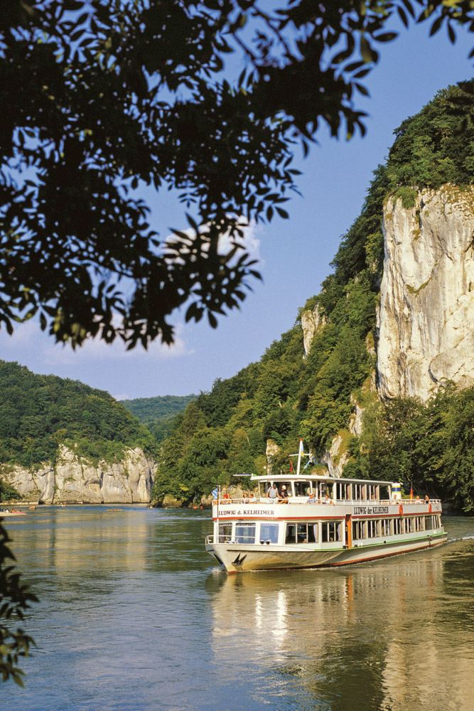 Schifffahrt am Donaudurchbruch bei Kehlheim
